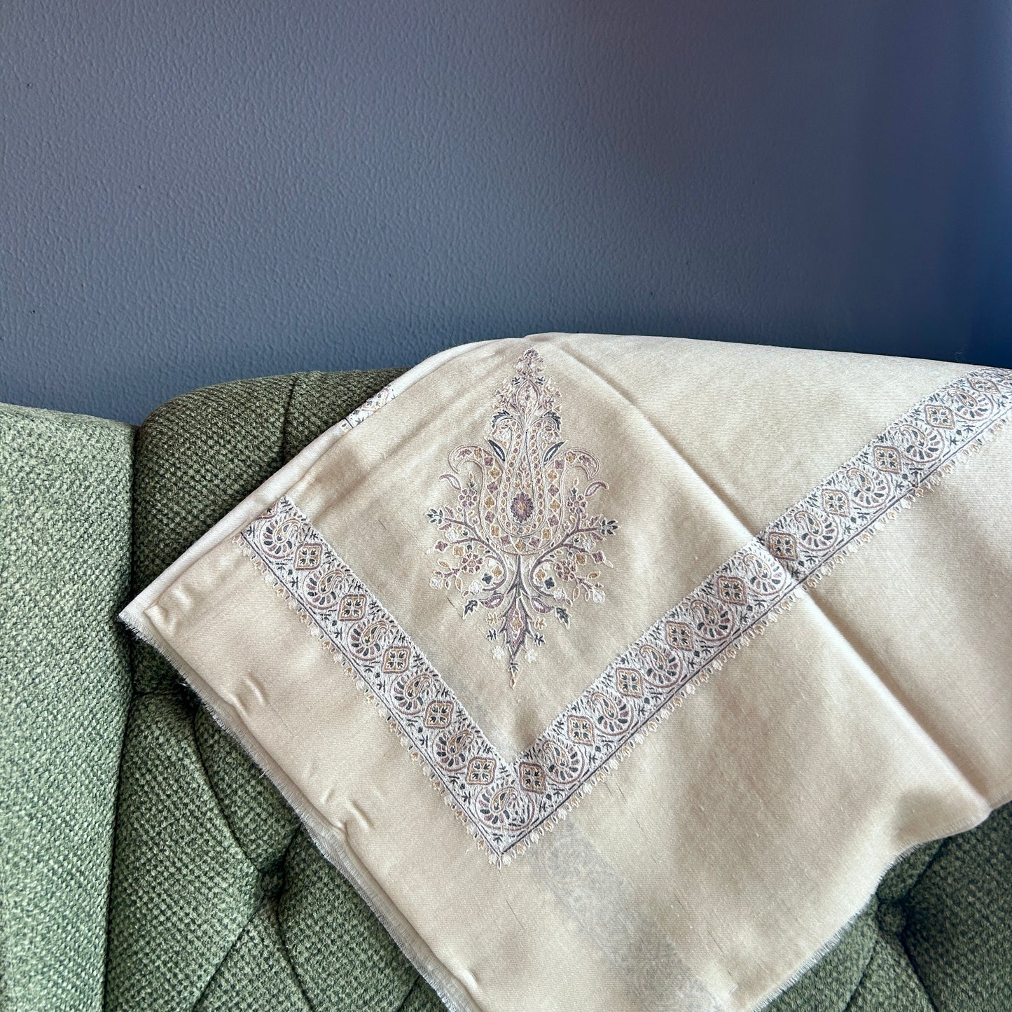 Beige & White Pastel Super Turma