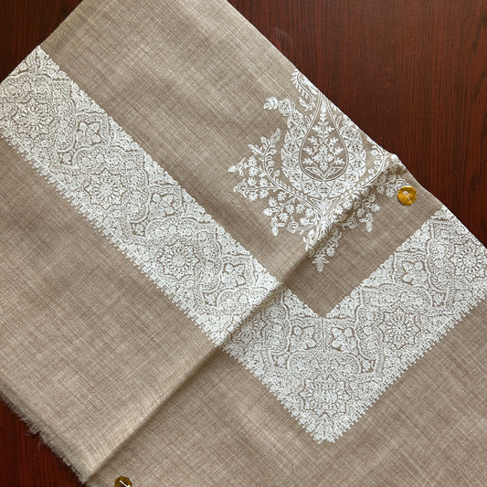 White on Natural Full Turma