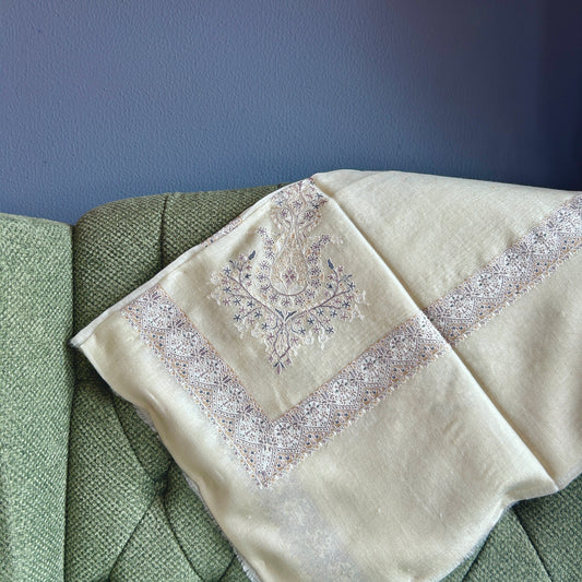 Beige & White Super Turma